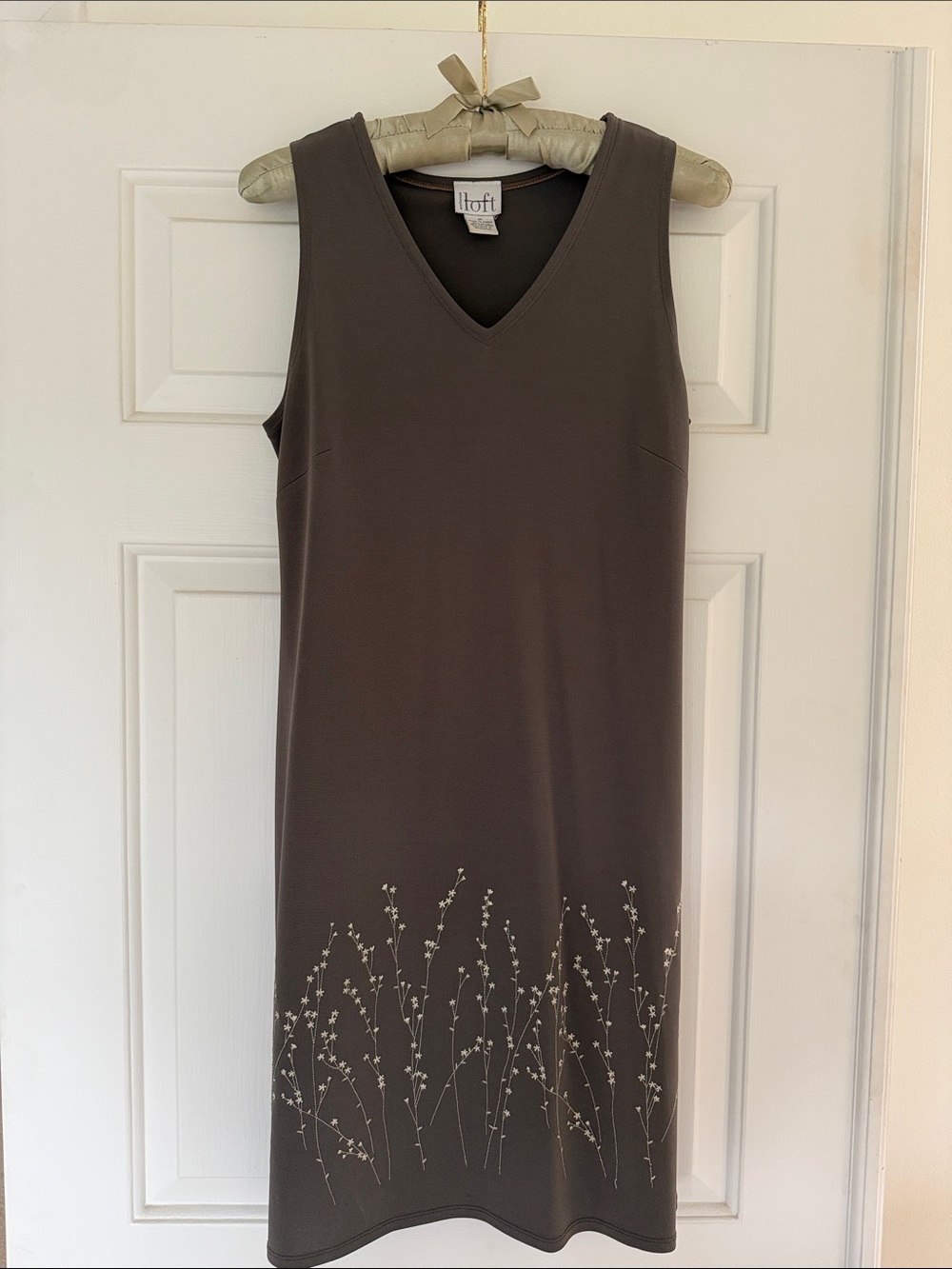 Ann Taylor Loft Sleeveless V-Neck Embroidered Olive Dress - Size M